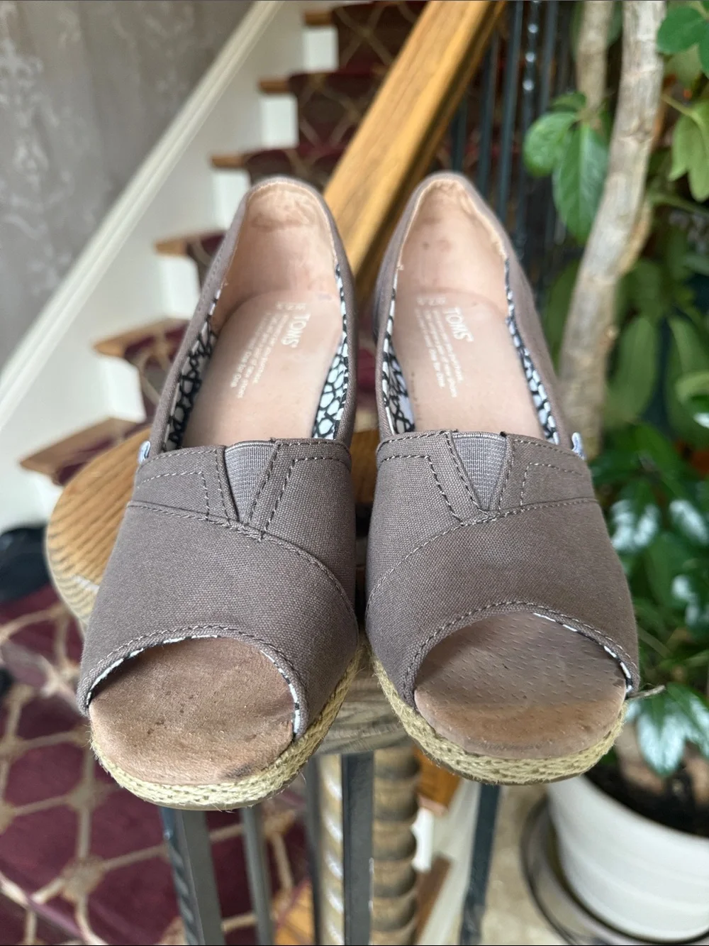 TOMS Calypso canvas, ladies wedge shoe excellent condition, 7 1/2